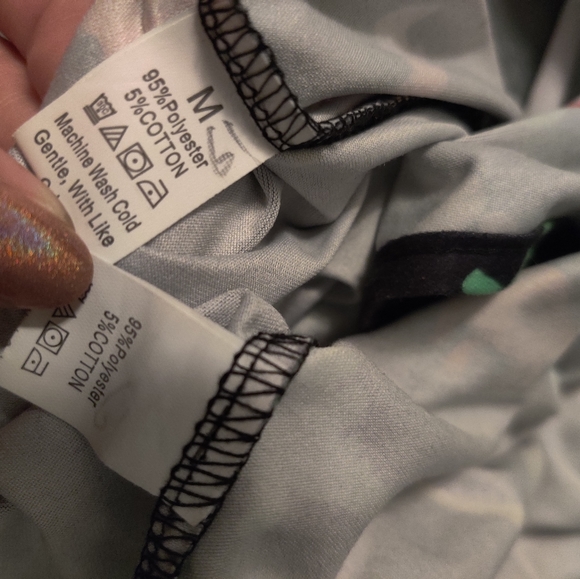 SHEIN 2 Piece Dinosaur Lounge Set - Picture 6 of 6